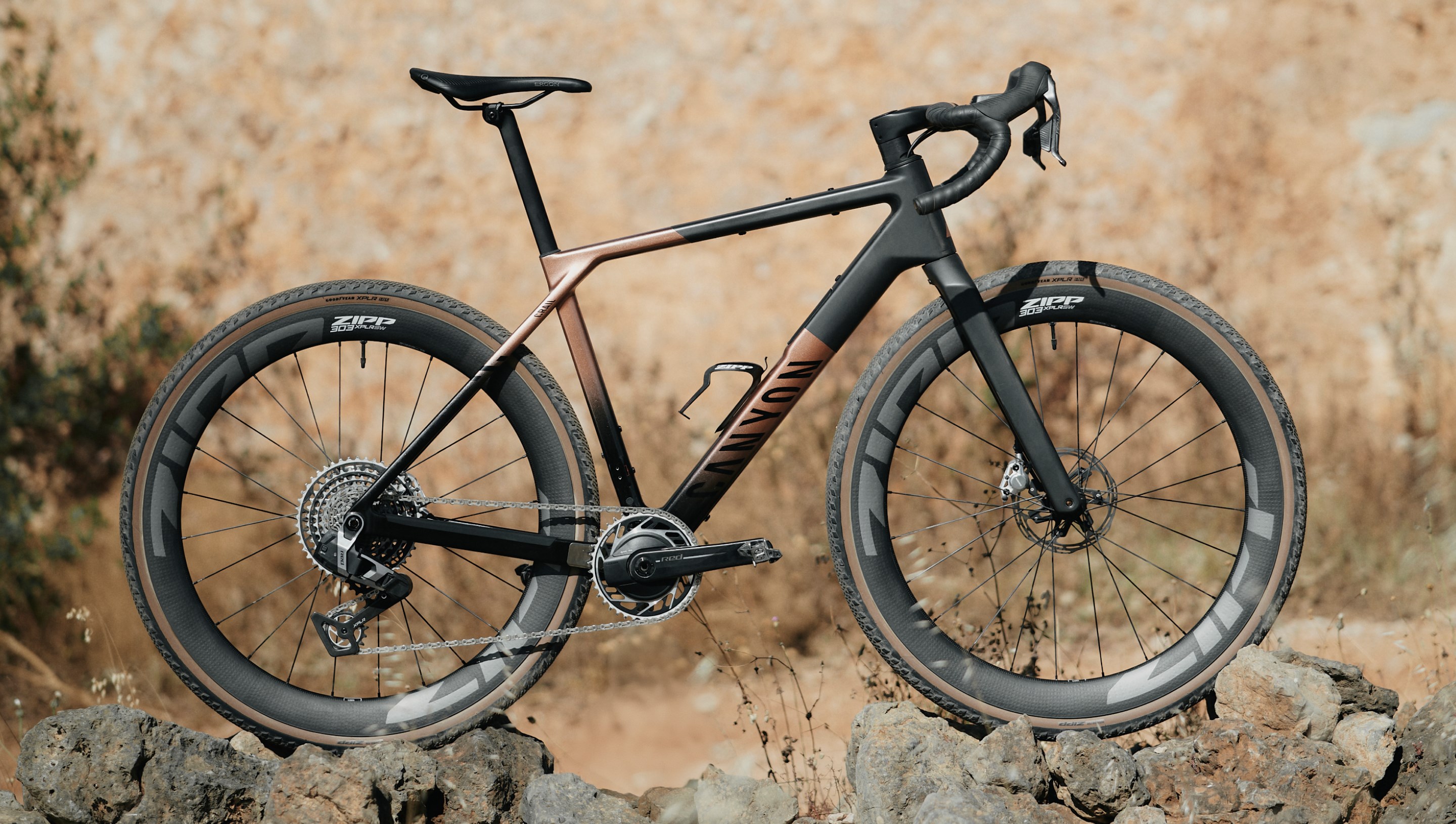 A Specialized Diverge with SRAM XPLR gravel drivetrain.