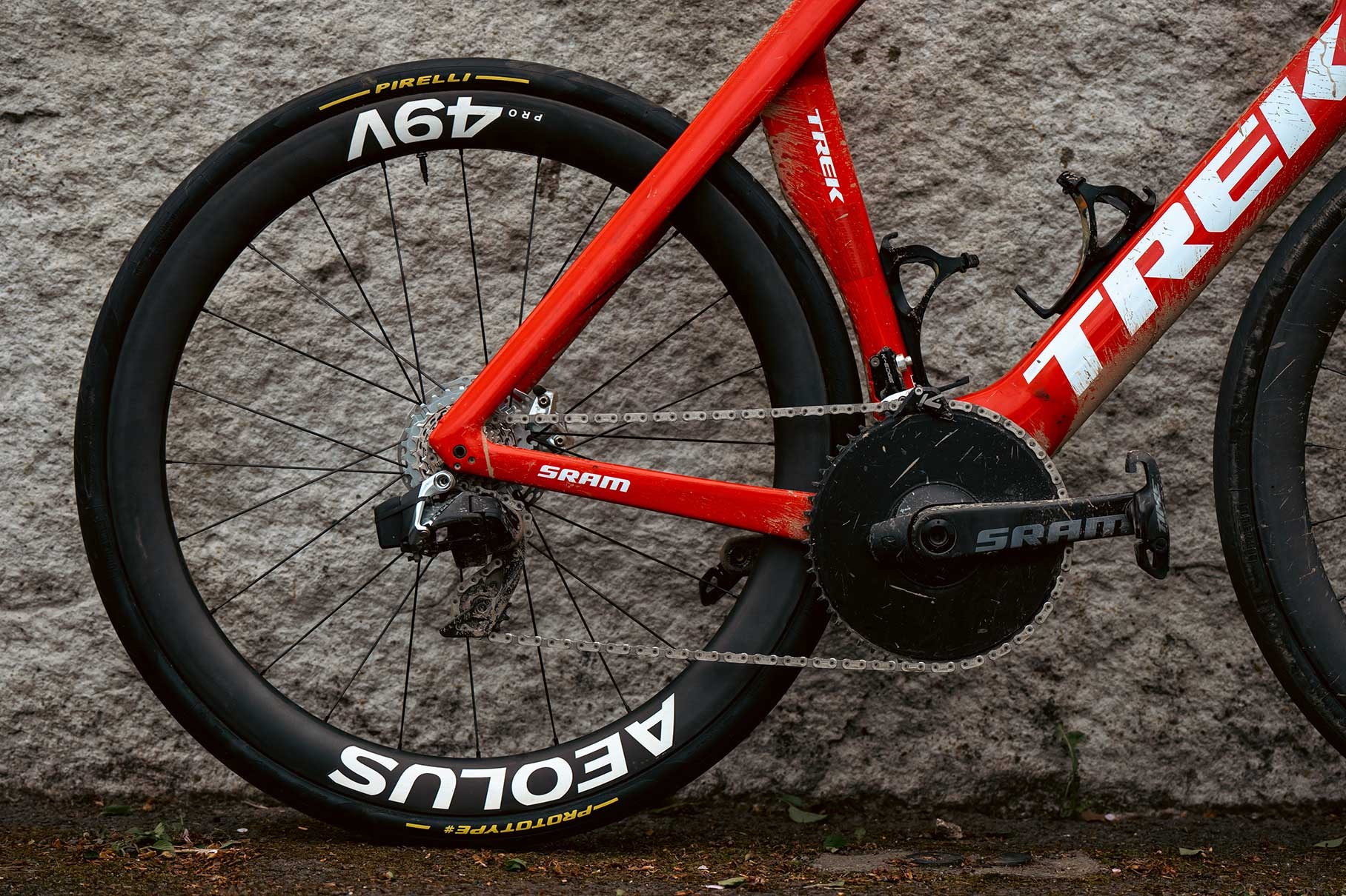 The SRAM RED eTap AXS drivetrain raced by Mads Pedersen