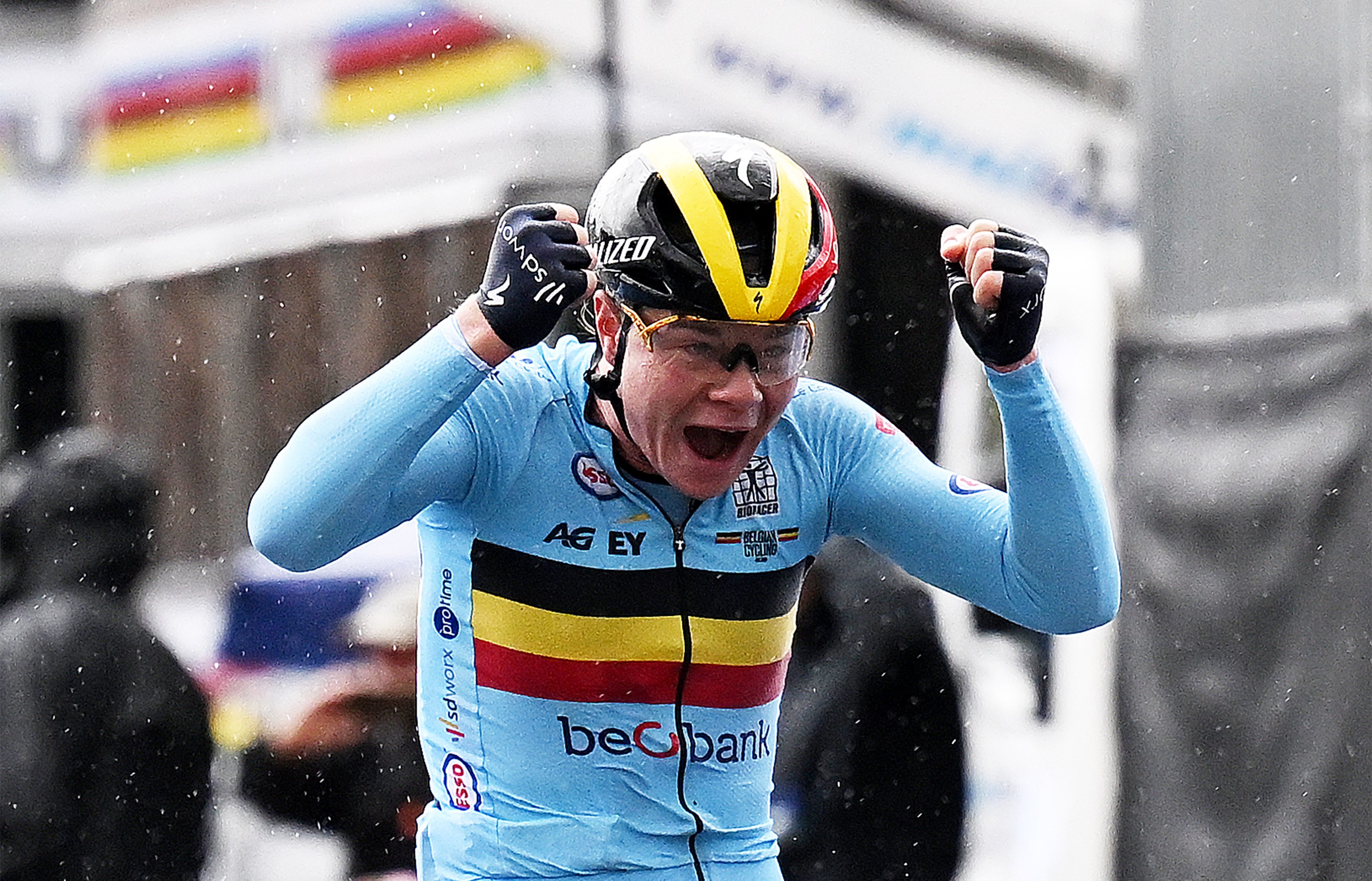 Lotte Kopecky celebrates her World Championships victory after a close final sprint.